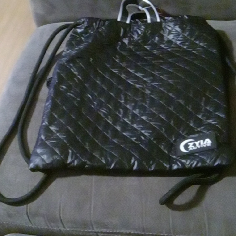 Zyia Active Exclusive Drawstring Backpack Puffer Shiny Quilted Black Gym Bag